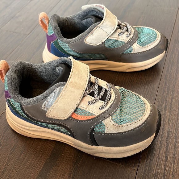 Comfy Sneakers! - Picture 3 of 3